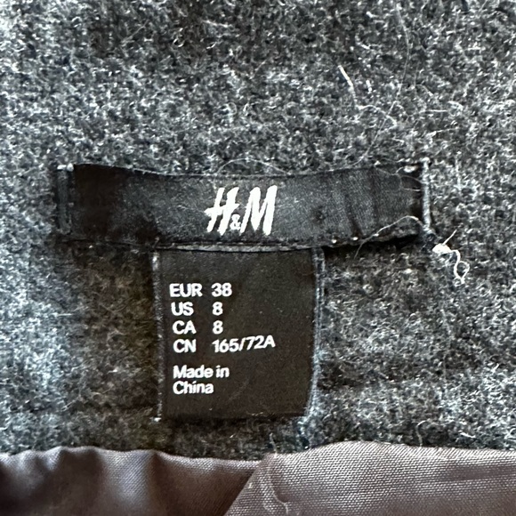 ADORABLE WOOL MINI SKIRT WITH FAUX POCKETS, IN GRAY. SIZE SMALL, FULLY LINED - Picture 11 of 11